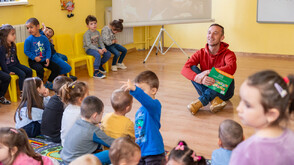 Емоционално завръщане: Ники Василковски посети детската си градина в Троян