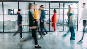 Любов с презентация: Младежи в Лондон с иновативен начин за търсене на партньор