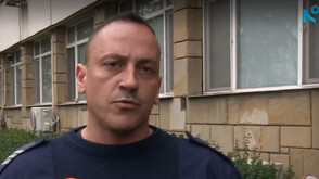 „Стъпих върху климатик и го задържах“: Полицаят, спасил момченцето, увиснало от балкон