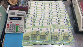 Акция "Купен вот" в Бургас: Иззеха над 20 000 евро и агитационни материали, има задържан (СНИМКИ)