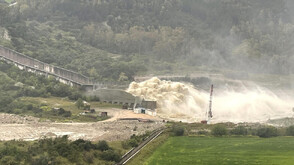 Дъждове и снегове причиниха наводнения и блокираха пътища в Италия (ВИДЕО)