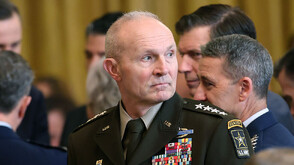 Шефът на Пентагона поиска оттеглянето на най-висшия офицер на Сухопътните сили