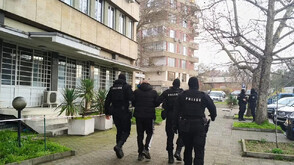 Четирима са задържани при акция срещу изборни нарушения в Сливен (ВИДЕО+СНИМКИ)