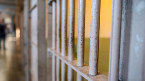 Оставиха в ареста двамата обвиняеми за незаконната фабрика за цигари в Дупница