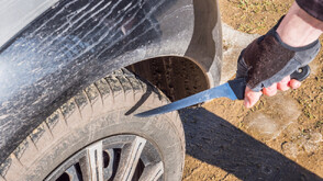 Нарязаха гумите на 9 автомобила в София, има задържан