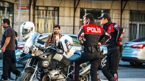 Над 400 ареста и стотици конфискувани оръжия при мащабна операция в Турция