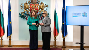 Илияна Йотова удостои медийната платформа „24 часа“ с Почетния знак на президента