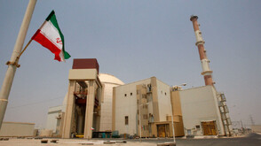 В Иран бяха образувани живи вериги за защита на електроцентрали