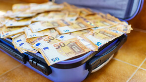 Арестуваха двама с близо 90 000 евро, предназначени за купуване на гласове