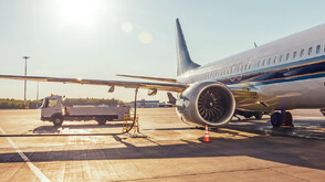 Европейските летища предупреждават за недостиг на авиационно гориво до три седмици