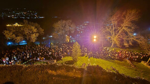 Възкресение на Царевец: Хиляди посрещнаха Благодатния огън в старата столица