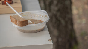 Шеста година доброволци готвят за хора в нужда