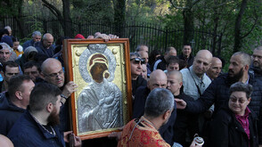 На Светли понеделник: Литийно шествие с чудотворната икона от Бачковския манастир