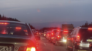 Голямото прибиране: Интензивен трафик в последния почивен ден (ВИДЕО)