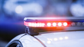 15-годишна вози двама на тавана на кола, те паднали в движение