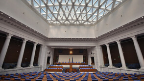 От „мутри“ до „еничари“: Как езикът на омразата превзе парламента (2021–2025 г.)