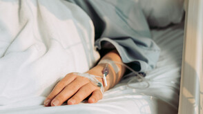 Жена е с тежки изгаряния и опасност за живота, след като е била запалена в Силистренско