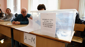 Каква е избирателната активност към 12:00 часа?