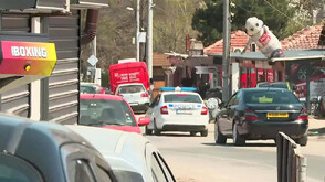 Десетки полицаи следят изборния ден в столичния квартал „Христо Ботев”