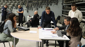 Започна приемането на изборните протоколи от секционните комисии в страната