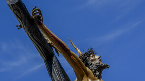 Израелски министър се извини, след като войник повреди статуя на Христос в Ливан