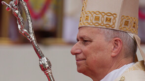 Папата се завръща във Ватикана след обиколка на четири африкански държави