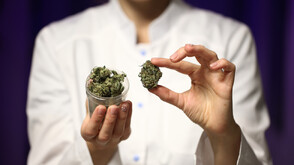 САЩ облекчават достъпа до медицинска марихуана