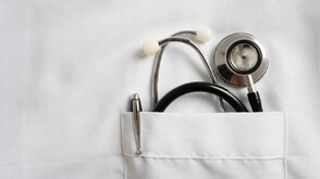 Кой е най-възрастният лекар в света (ВИДЕО)