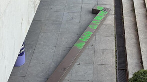 Дете е в кома след падане от тераса на НДК (СНИМКИ)