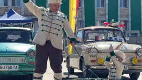 Ретро автомобили дефилират в Панагюрище по повод 150 години от Априлското въстание