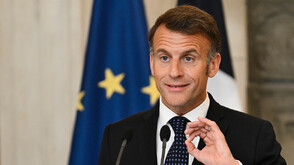 Макрон обеща, че ще преговаря с Иран, за да „разреши проблема с цените на горивата от първоизточника”