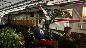 Два влака се сблъскаха в Индонезия, има загинали