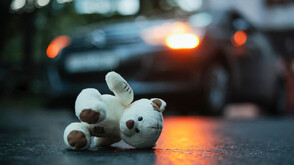 Малко дете загина, след като беше прегазено от кола в Карловско