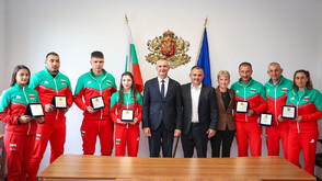 Министър Илиев награди медалистите от Европейското първенство по самбо