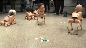 Роботизирани кучета с лицата на Джеф Безос и Марк Зукърбърг на изложба в Берлин (ВИДЕО)