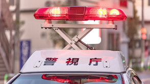 Въоръжен с чук рани петима в Токио