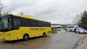 Шофьор на аварирал автобус бе блъснат от кола на пътя Разград – Варна