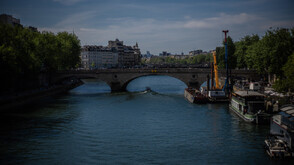 Автобус падна в река Сена край Париж