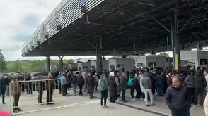 Километрични опашки на границата с Турция
