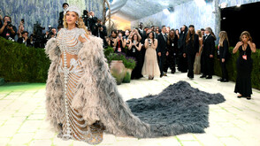 Висша мода и противоречия: Met Gala отново прикова погледите към Ню Йорк (ВИДЕО+СНИМКИ)