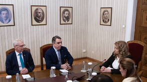 ПП при президента: Нужен е преглед на заплатите в държавната администрация и намаляване броя на министерствата