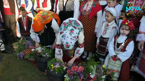 Петвековен обичай в Добринище: „Топене на китки“ и търкаляне за здраве за Гергьовден