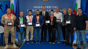 Министърът на спорта награди медалистите от Европейското първенство по вдигане на тежести