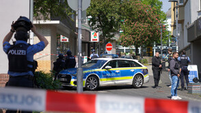 Освободиха заложниците от банковия обир в Германия, заподозрените се издирват