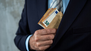 Софиянец опитал да подкупи областния управител на Добрич с 40 000 евро