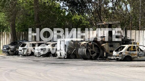 Пет автомобила и един валяк бяха запалени в Белослав (ВИДЕО И СНИМКИ)