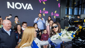 „Гордеем се с теб! Мечтай смело, DARA!“: NOVA с грандиозно посрещане на победителката от „Евровизия“ (ВИДЕО+СНИМКИ)