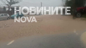 Проливен дъжд наводни пътища и къщи във Великотърновско (СНИМКИ)