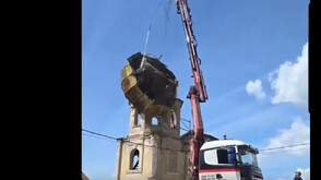 Кран изпусна купола на храм в софийско село (ВИДЕО)