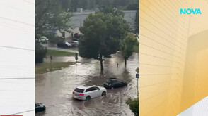 Порой превърна улиците на Благоевград в реки, мазета и домове са под вода